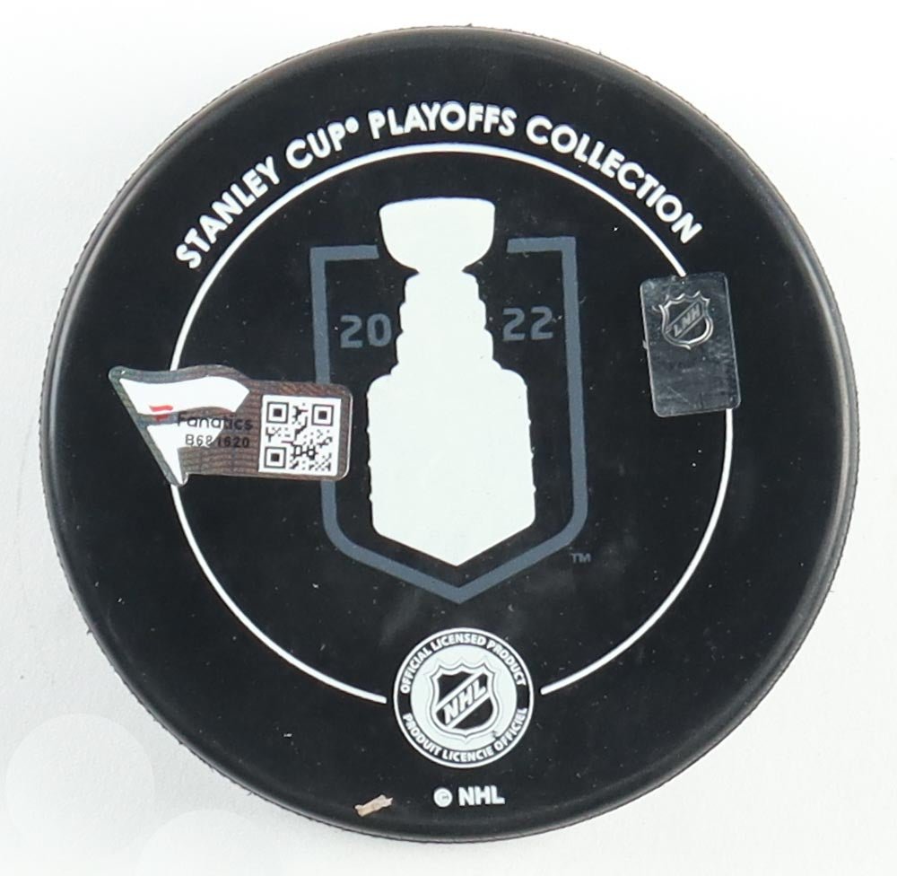 Gabriel Landeskog Signed 2022 Avalanche Stanley Cup Final Logo Hockey Puck (Fanatics)